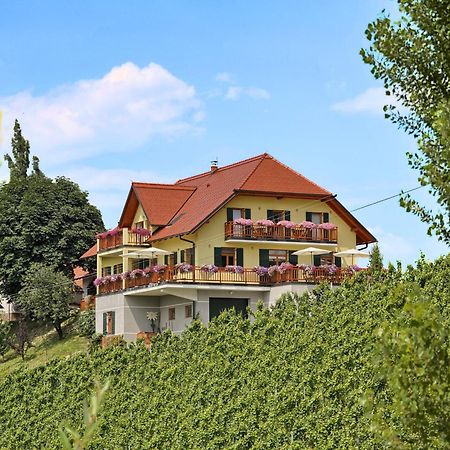 Farm Stay Jarc Vineyard Svecina Екстер'єр фото