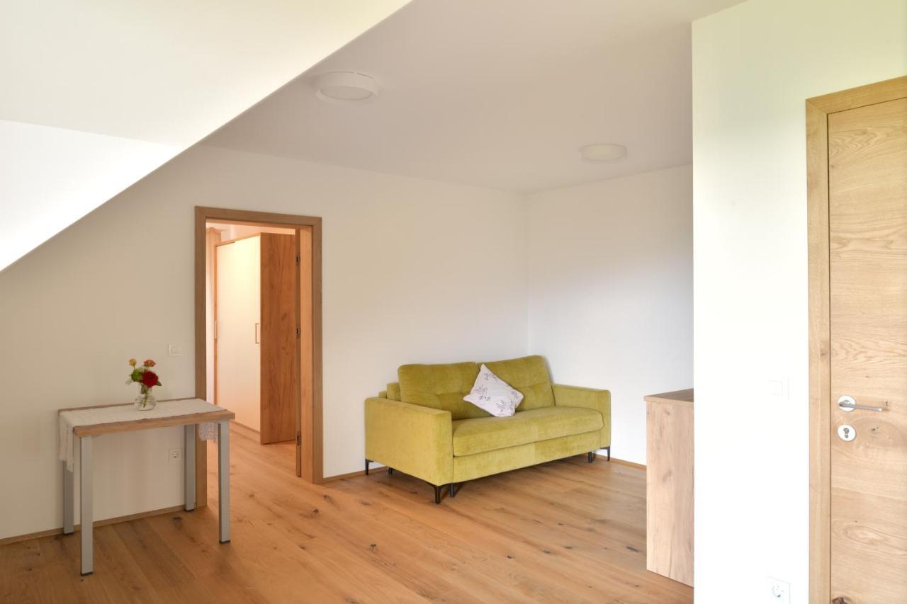 Farm Stay Jarc Vineyard Svecina Екстер'єр фото