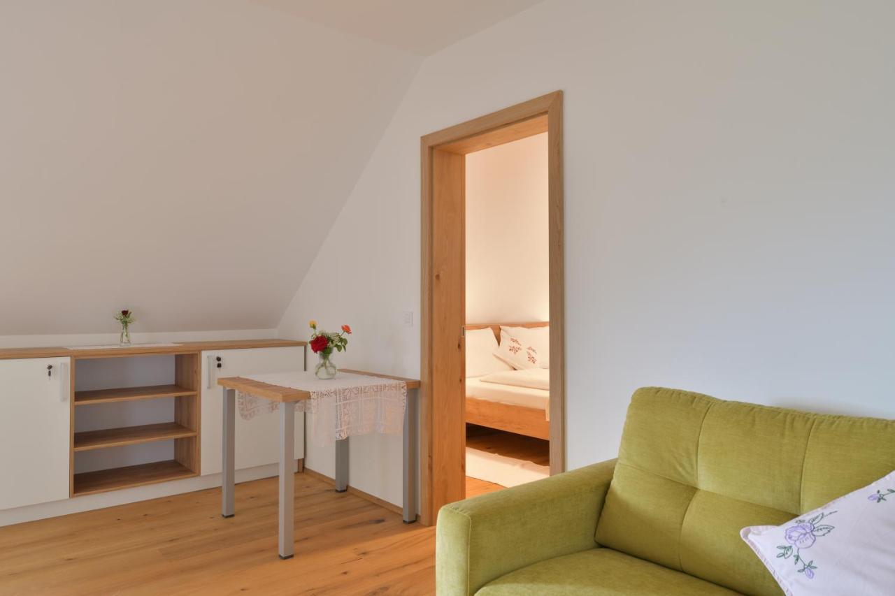 Farm Stay Jarc Vineyard Svecina Екстер'єр фото