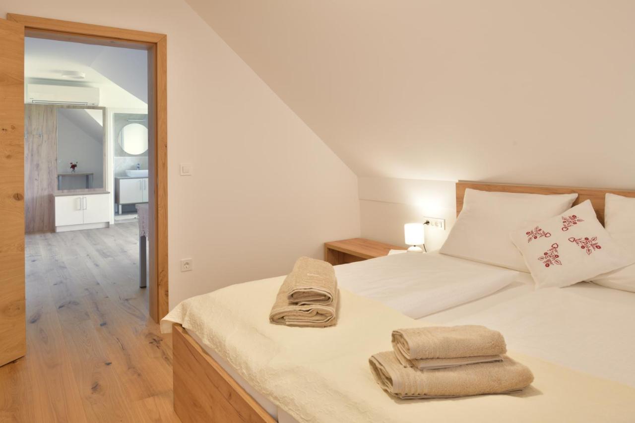 Farm Stay Jarc Vineyard Svecina Екстер'єр фото