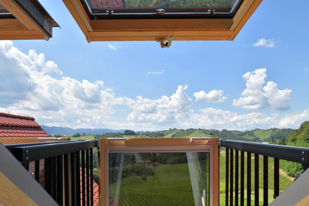 Farm Stay Jarc Vineyard Svecina Екстер'єр фото