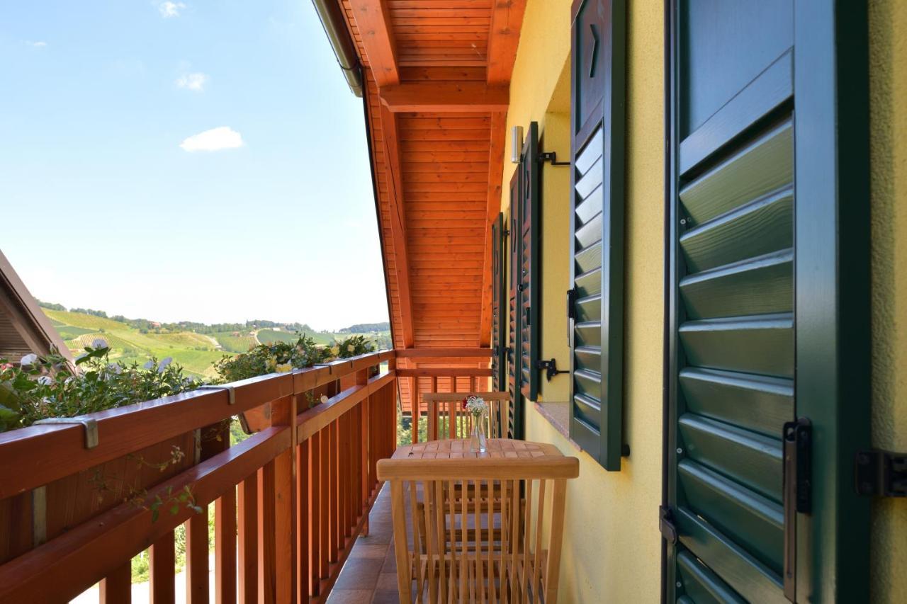 Farm Stay Jarc Vineyard Svecina Екстер'єр фото