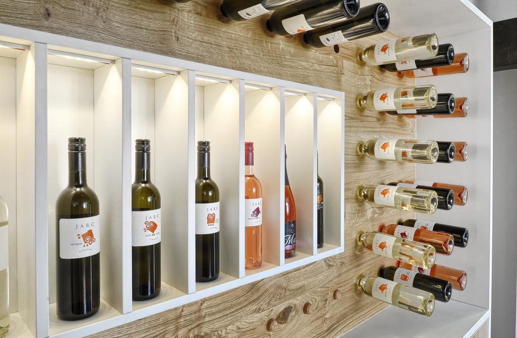 Farm Stay Jarc Vineyard Svecina Екстер'єр фото
