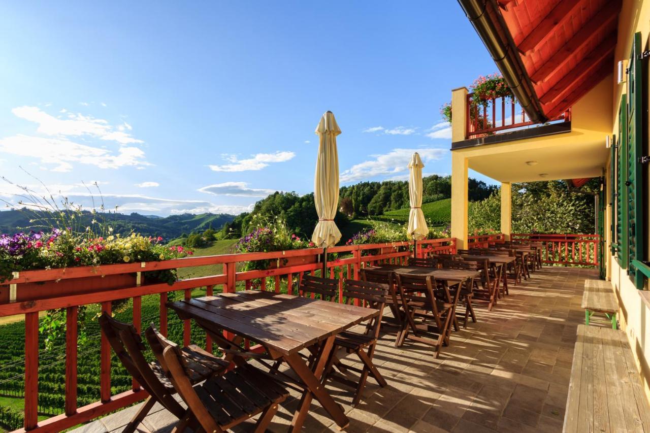 Farm Stay Jarc Vineyard Svecina Екстер'єр фото